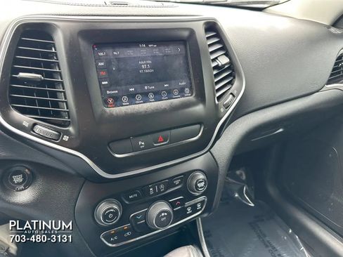 Used 2020 Jeep Cherokee Latitude Plus FWD image 12
