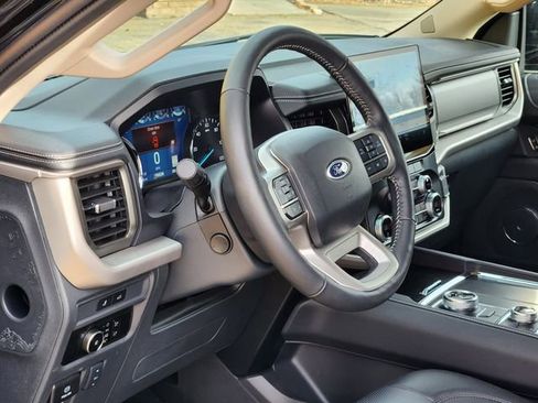 Used 2024 Ford Expedition XLT image 11