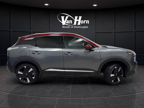 Used 2025 Nissan Kicks SR w/ SR Premium Package image 2