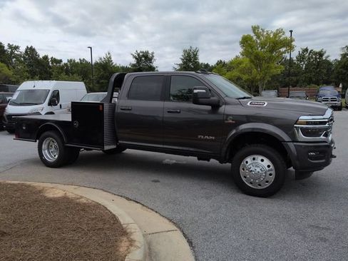 Used 2026 RAM 4500 4x4 Crew Cab DRW w/ Laramie Trim Package image 2