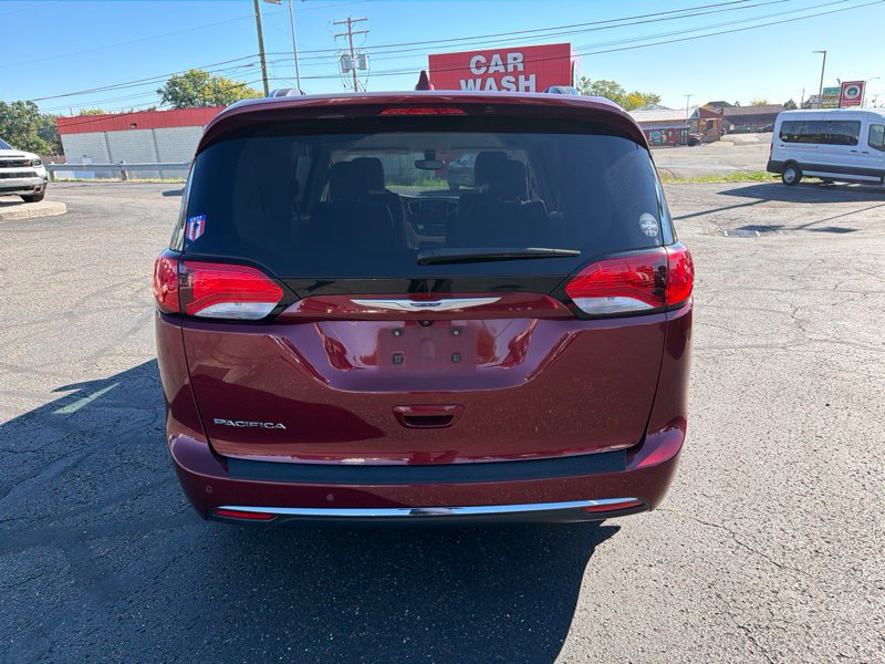 Used 2019 Chrysler Pacifica Touring-L w/ Tire & Wheel Group FWD image 6