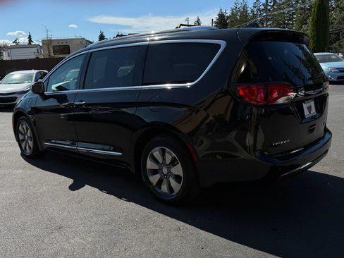 Used 2019 Chrysler Pacifica Limited w/ Advanced Safetytec Group FWD image 5