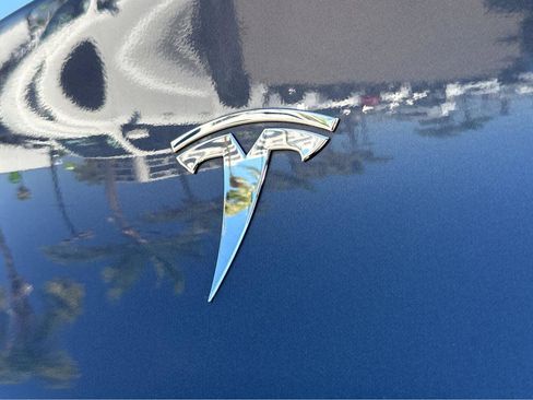 Used 2023 Tesla Model Y Long Range image 36