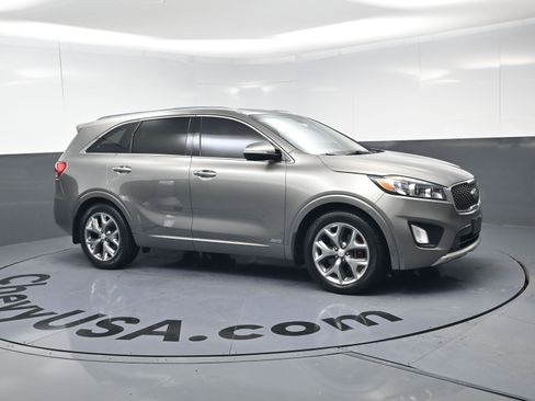 Used 2016 Kia Sorento SX image 2