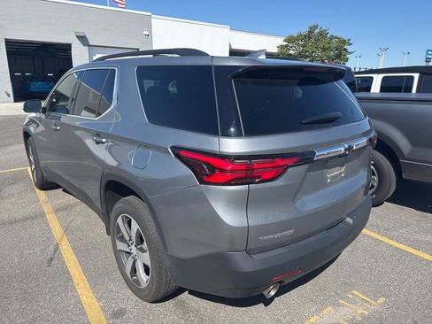 Used 2023 Chevrolet Traverse LT w/ LT Premium Package FWD image 4