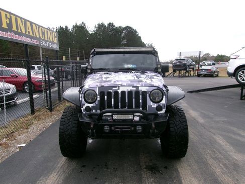 Used 2015 Jeep Wrangler Unlimited Sahara image 4