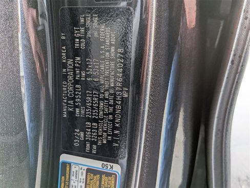 Used 2024 Kia Carnival LX image 33