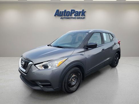 Used 2019 Nissan Kicks S FWD image 3