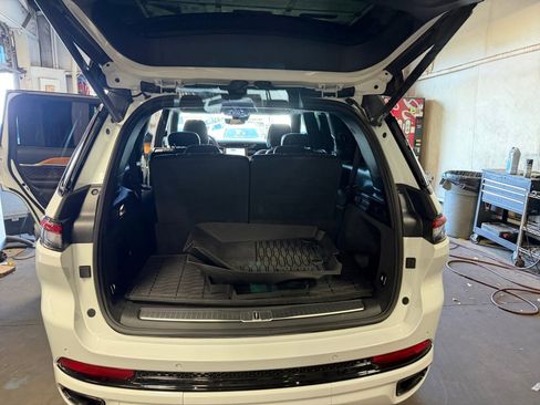 Used 2023 Jeep Grand Cherokee L Summit AWD/4WD image 18