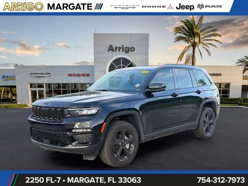 Used 2025 Jeep Grand Cherokee Limited w/ Luxury Tech Group II AWD/4WD image 3