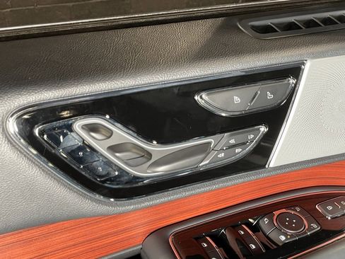 Used 2024 Lincoln Navigator Reserve image 23