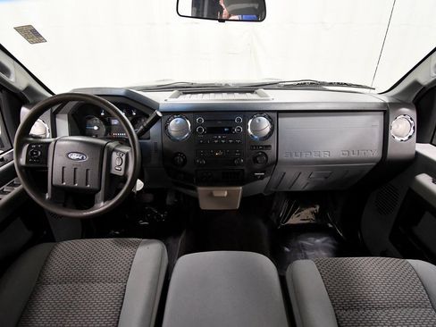Used 2013 Ford F250 XLT w/ FX4 4X4 Off-Road Pkg image 3