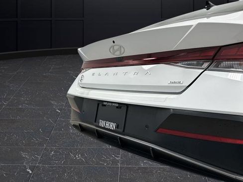 Used 2024 Hyundai Elantra Limited image 32