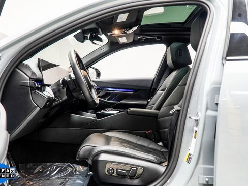 Used 2025 BMW i5 M60 w/ Premium Package image 37