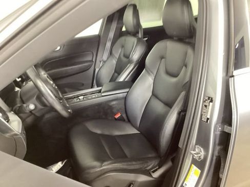 Used 2018 Volvo XC60 T5 Momentum w/ Vision Package AWD/4WD image 28