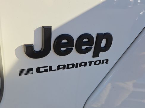 Used 2023 Jeep Gladiator Sport image 23