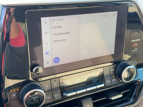 Used 2023 Toyota Highlander XLE image 26