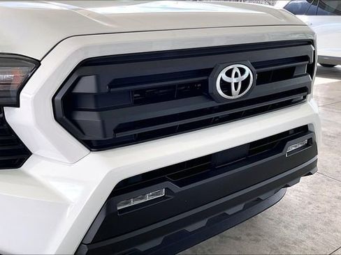 Used 2025 Toyota Tacoma SR5 AWD/4WD image 27
