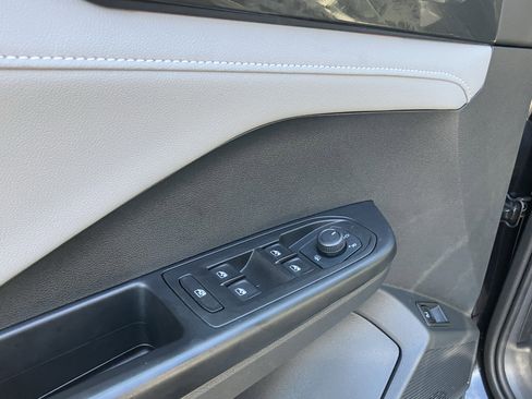 Used 2023 Volkswagen Taos SEL image 15