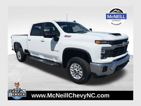Used 2024 Chevrolet Silverado 2500 LT w/ Convenience Package AWD/4WD image 1