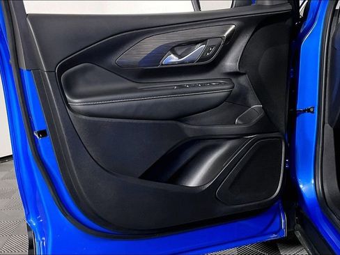 Used 2024 GMC Terrain SLE image 24