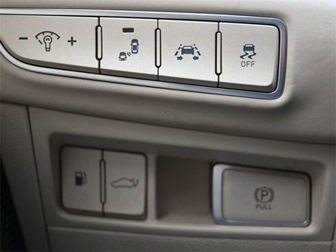 Used 2018 Genesis G90 3.3T Premium image 30