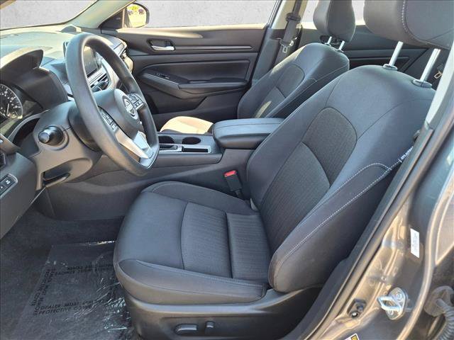 Used 2025 Nissan Altima 2.5 SV FWD image 21