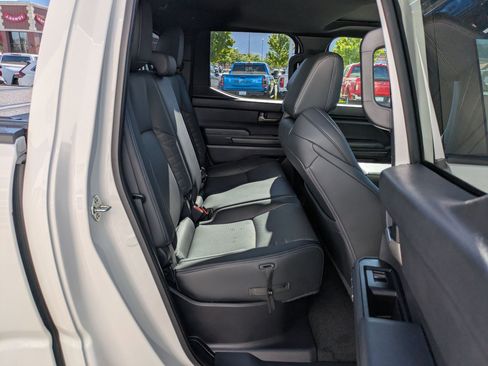 Used 2024 Toyota Tacoma TRD Sport w/ TRD Sport Premium Package AWD/4WD image 33