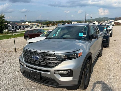 Used 2021 Ford Explorer XLT w/ Equipment Group 202A AWD/4WD image 1