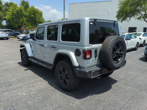 Used 2022 Jeep Wrangler Unlimited Sahara AWD/4WD image 7