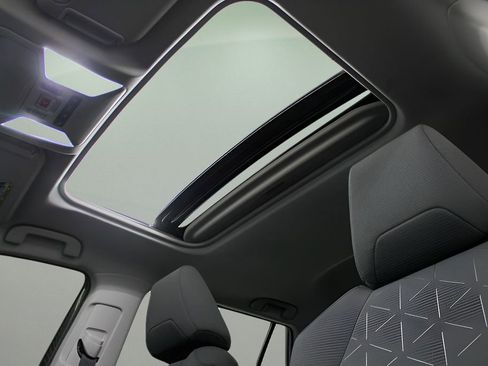 Used 2020 Toyota RAV4 XLE w/ Convenience Package image 20