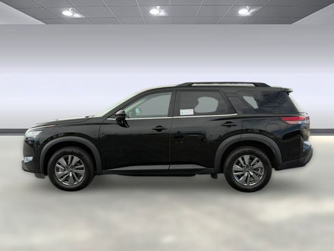 Used 2025 Nissan Pathfinder SV FWD image 2