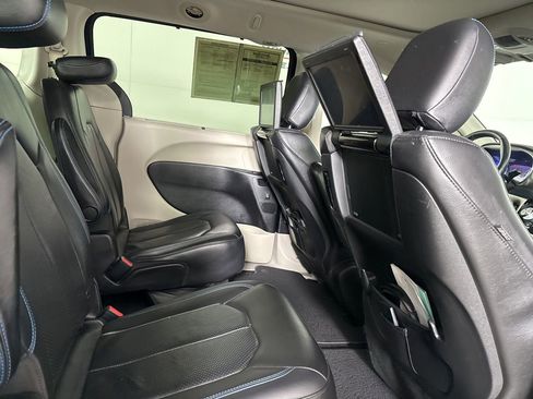 Used 2021 Chrysler Pacifica Touring-L w/ Uconnect Theater Family Group image 26