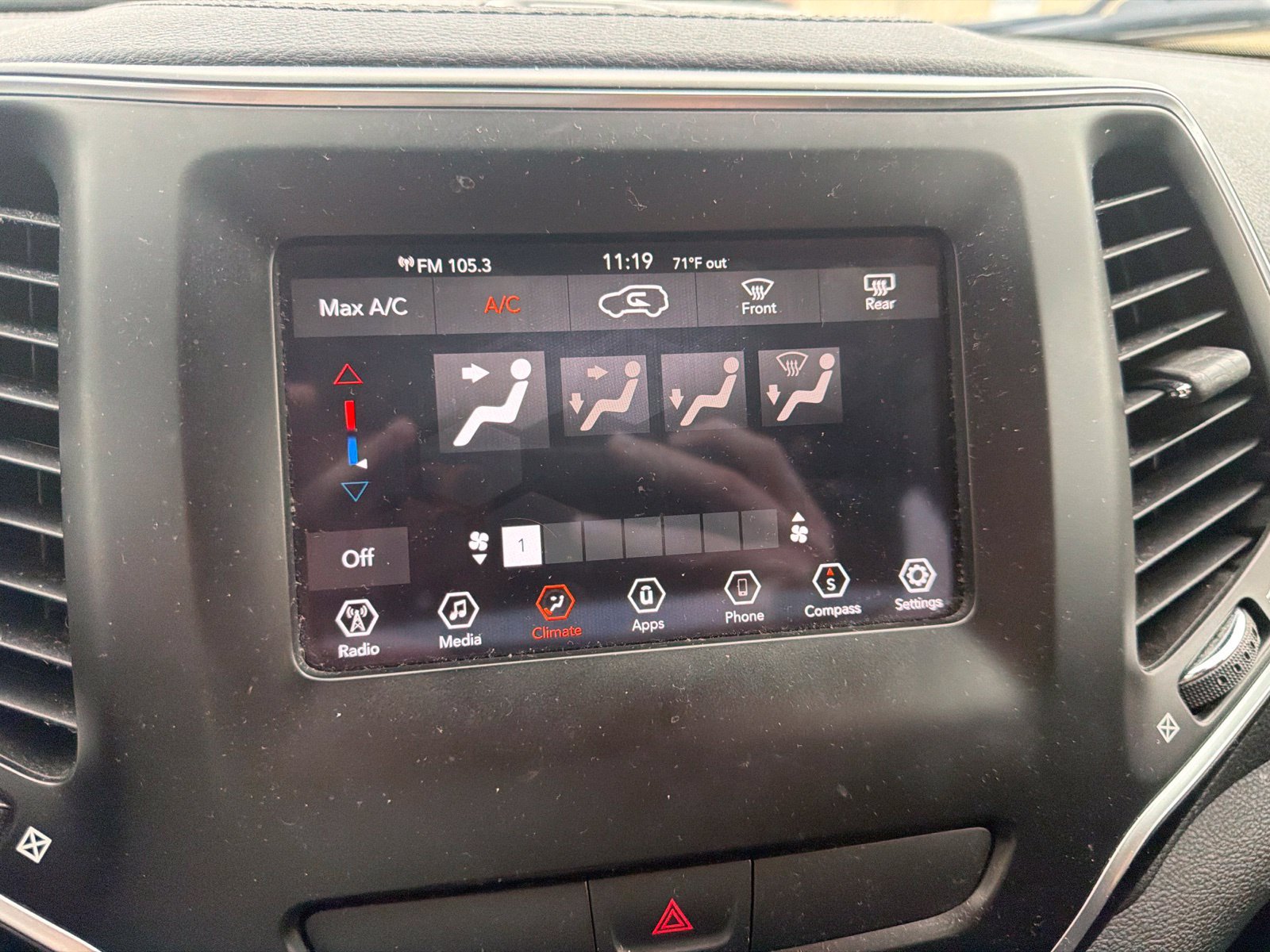 Used 2020 Jeep Cherokee Latitude FWD image 15