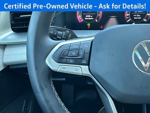 Certified 2025 Volkswagen Tiguan SE w/ Panoramic Sunroof Package AWD/4WD image 19