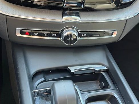 Used 2025 Volvo XC60 B5 Plus image 27