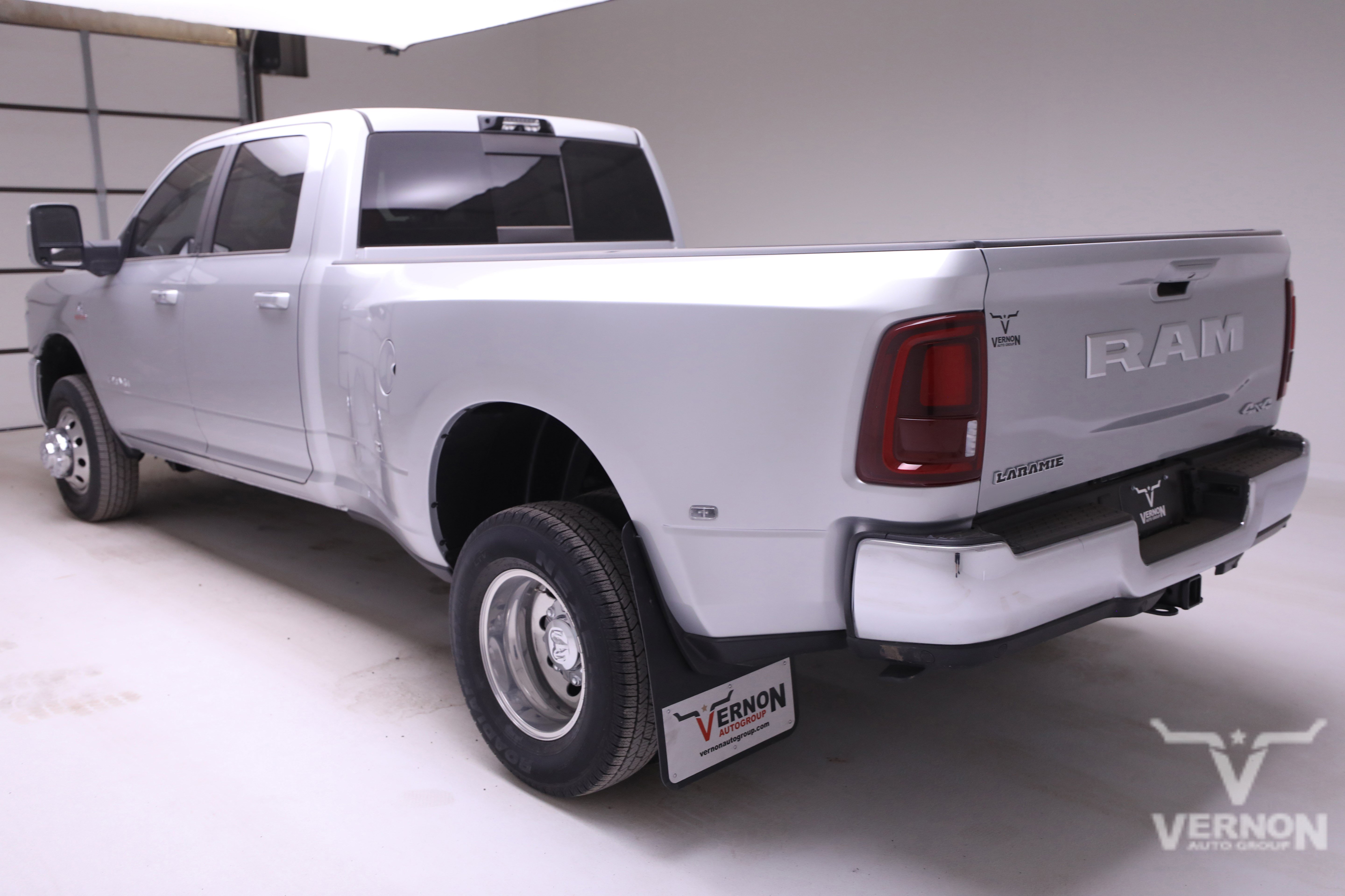 New 2026 RAM 3500 Laramie w/ Towing Technology Group AWD/4WD image 3