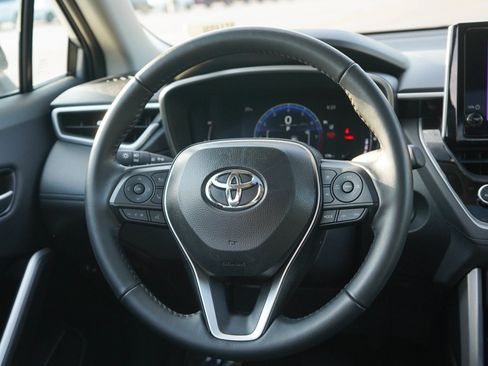 Used 2025 Toyota Corolla Cross XLE w/ Convenience Package AWD/4WD image 17