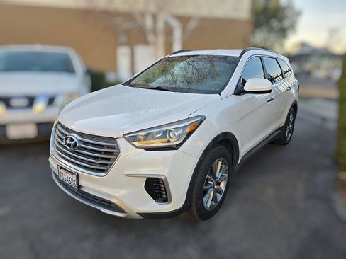 Used 2017 Hyundai Santa Fe SE image 1