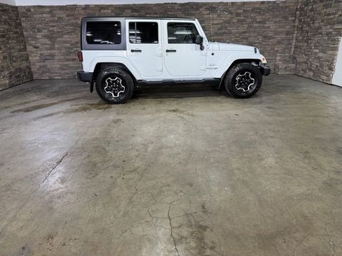 Used 2018 Jeep Wrangler Unlimited Sahara w/ Connectivity Group image 4