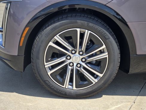 New 2025 Cadillac Lyriq Luxury image 8