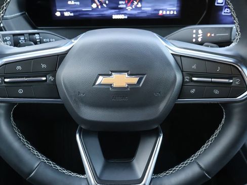 Used 2025 Chevrolet Traverse LT FWD image 37