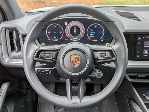 Certified 2025 Porsche Cayenne AWD/4WD image 8