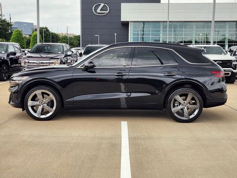 Used 2022 Genesis GV70 3.5T Sport w/ Sport Prestige Package AWD/4WD image 4