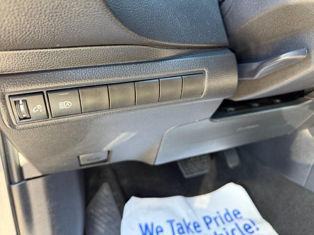 Used 2025 Toyota Corolla LE w/ LE Premium Package FWD image 27