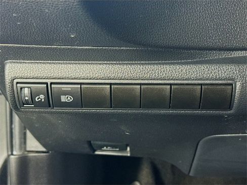 Used 2021 Toyota Corolla LE image 10