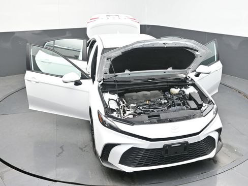 Used 2025 Toyota Camry SE FWD image 39