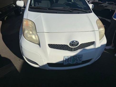 Used 2009 Toyota Yaris 4-Door Hatchback image 8