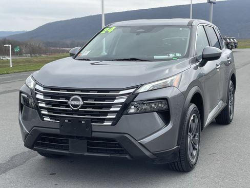 Used 2024 Nissan Rogue SV image 8