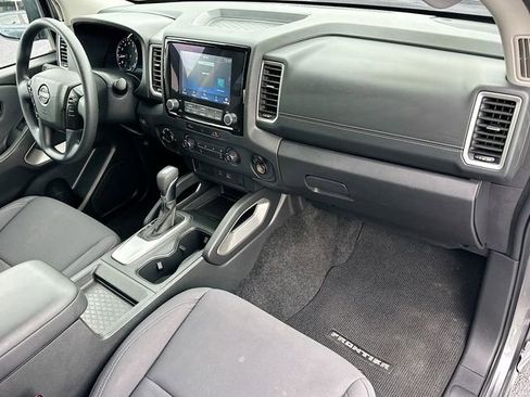 Used 2024 Nissan Frontier SV image 26